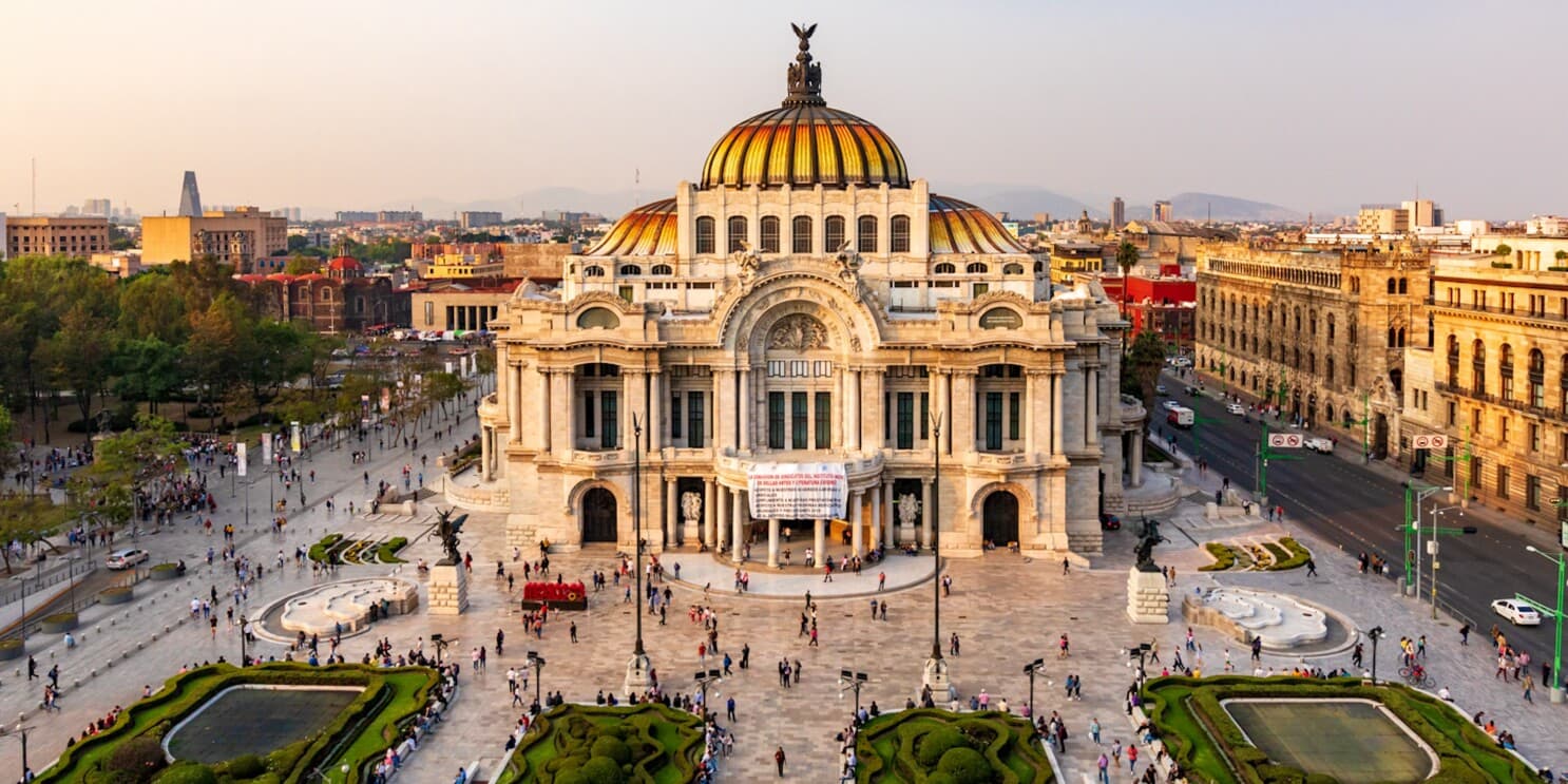 Mexico City: morning pan and pavement