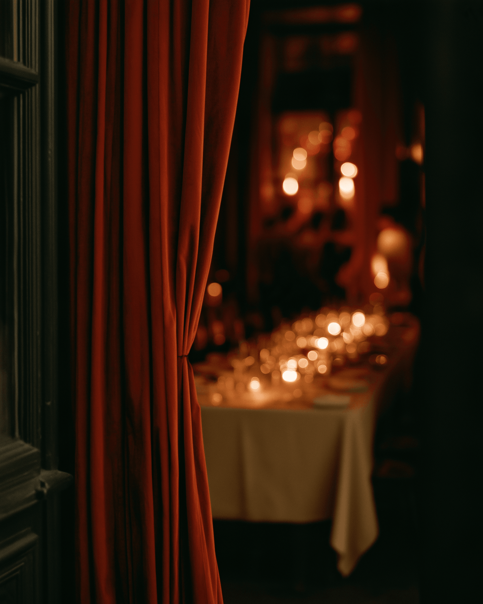 Guests greeting each other at a Culturin evening in Cannes
